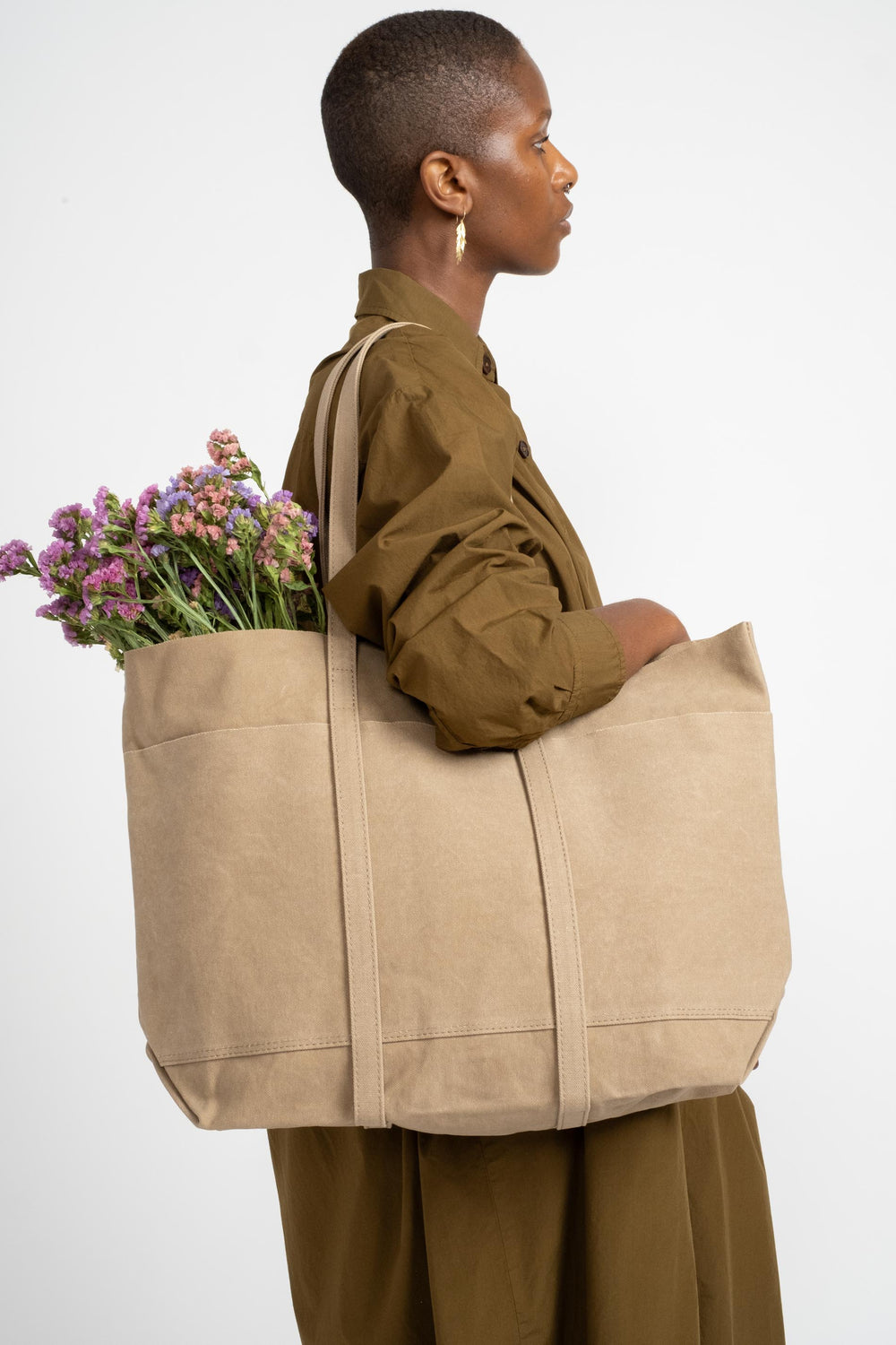 Amiacalva Medium 6-Pocket Tote In Taupe