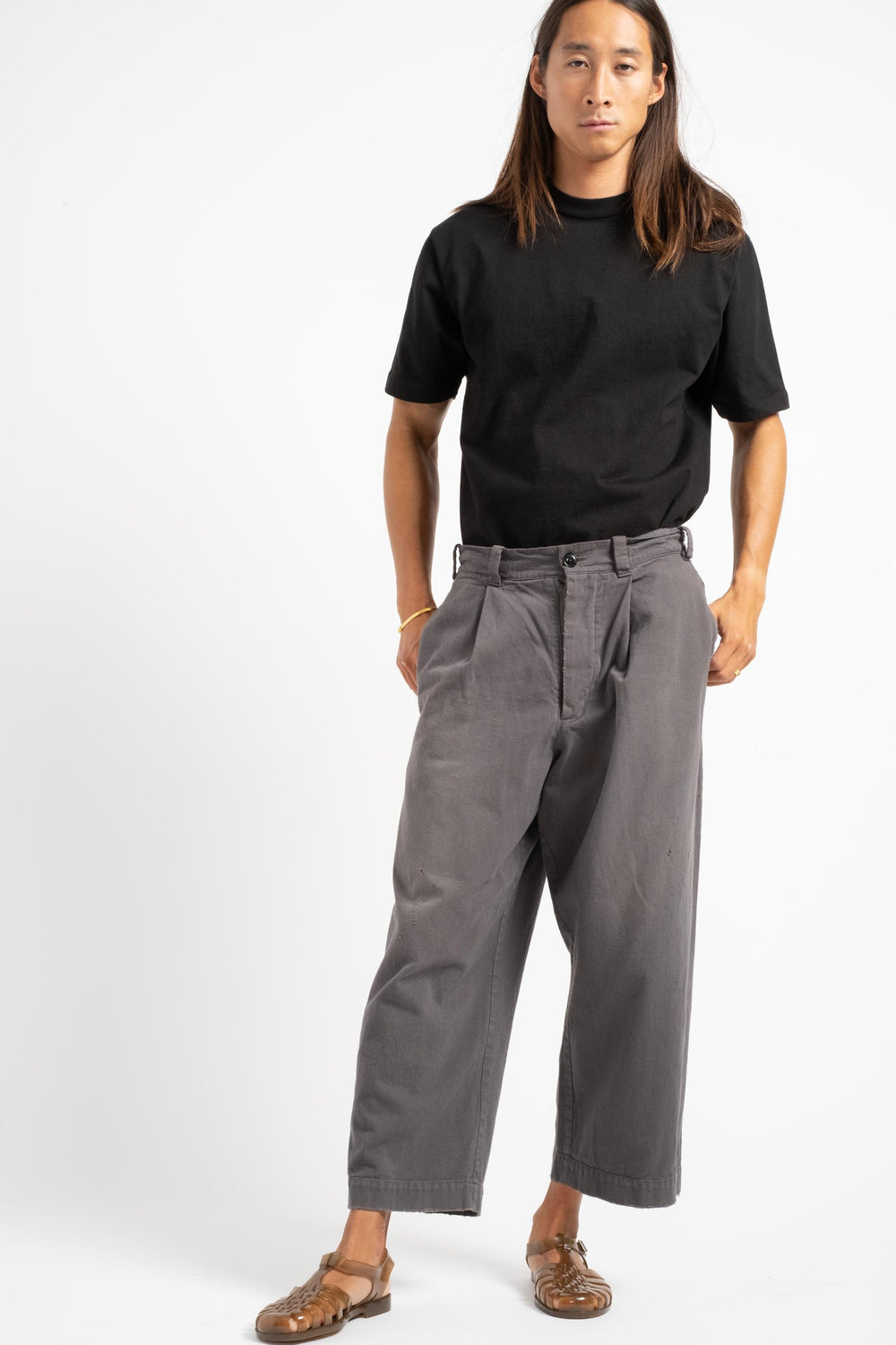 Straight Tuck Pants in Sumi Grey