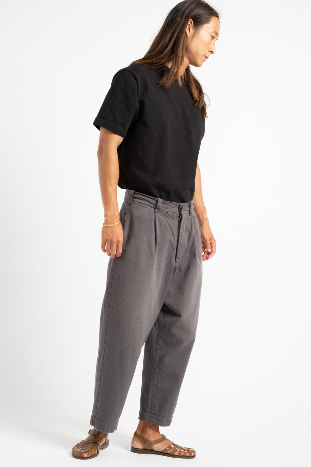 Straight Tuck Pants In Sumi Grey