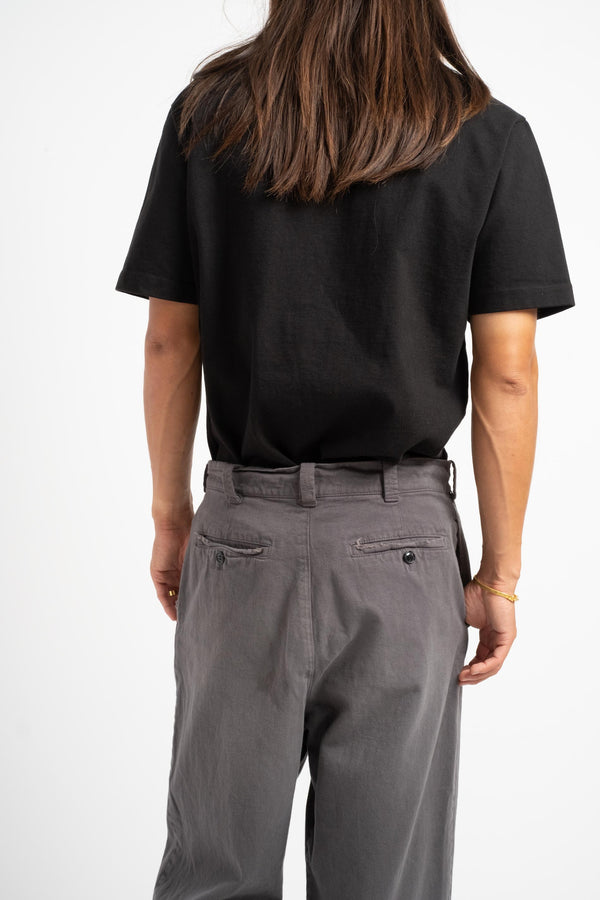 Straight Tuck Pants in Sumi Grey