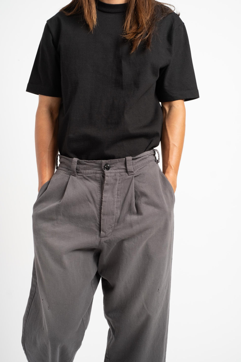 Straight Tuck Pants In Sumi Grey