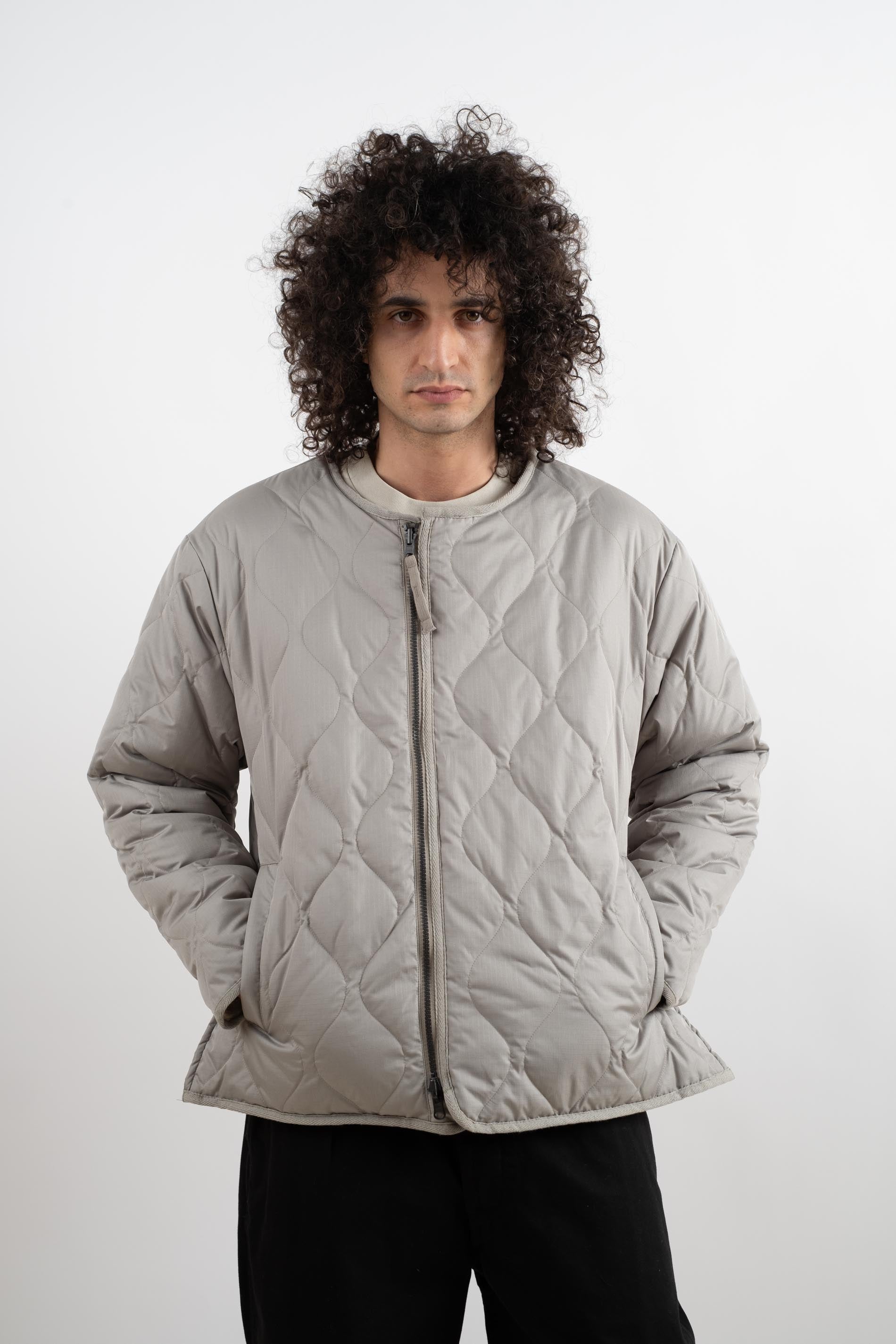 Taion | MILITARY REVERSIBLE CREW NECK DOWN JACKET IN SAGE GREEN +