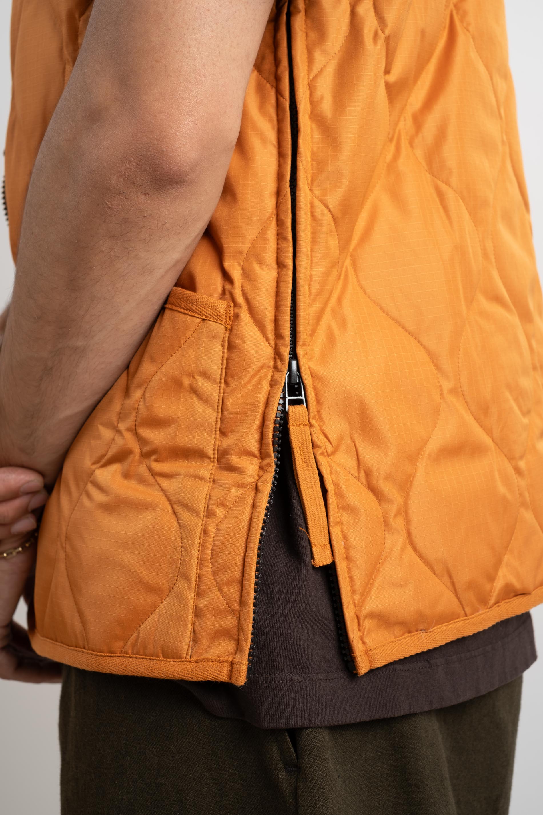 Taion| MILITARY W-ZIP V NECK DOWN VEST IN DARK ORANGE – RELIQUARY