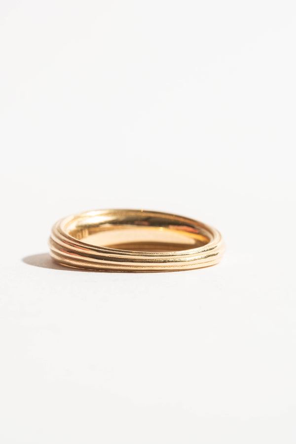 10K Wide Tapered Fluted Band