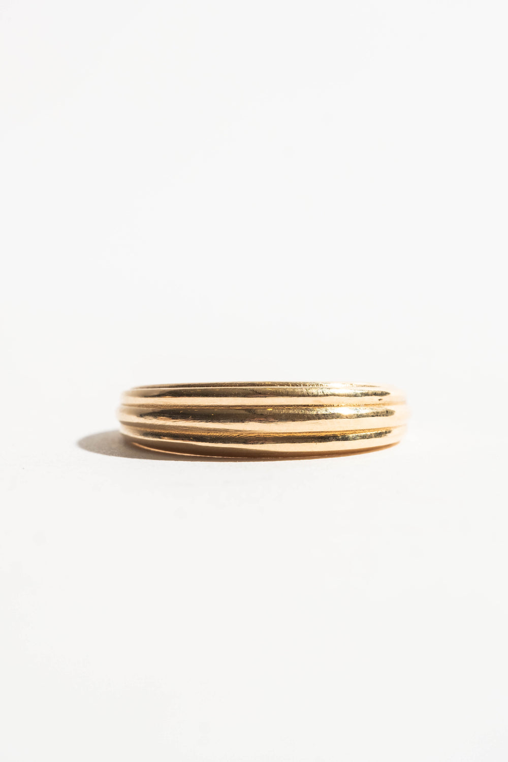 10K Wide Tapered Fluted Band