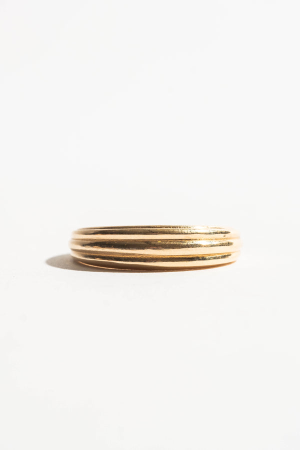10K Wide Tapered Fluted Band