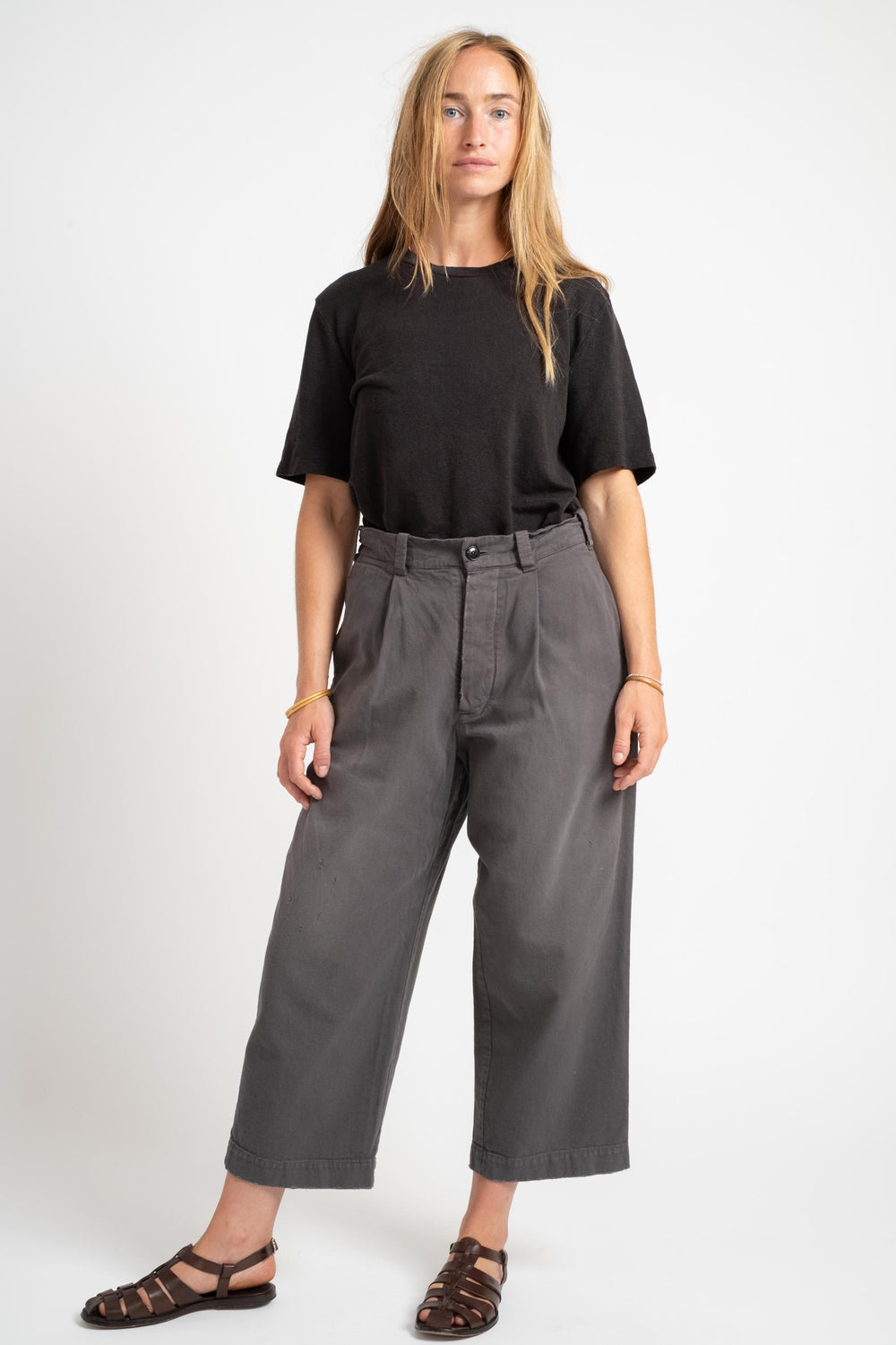 Straight Tuck Pants In Sumi Grey