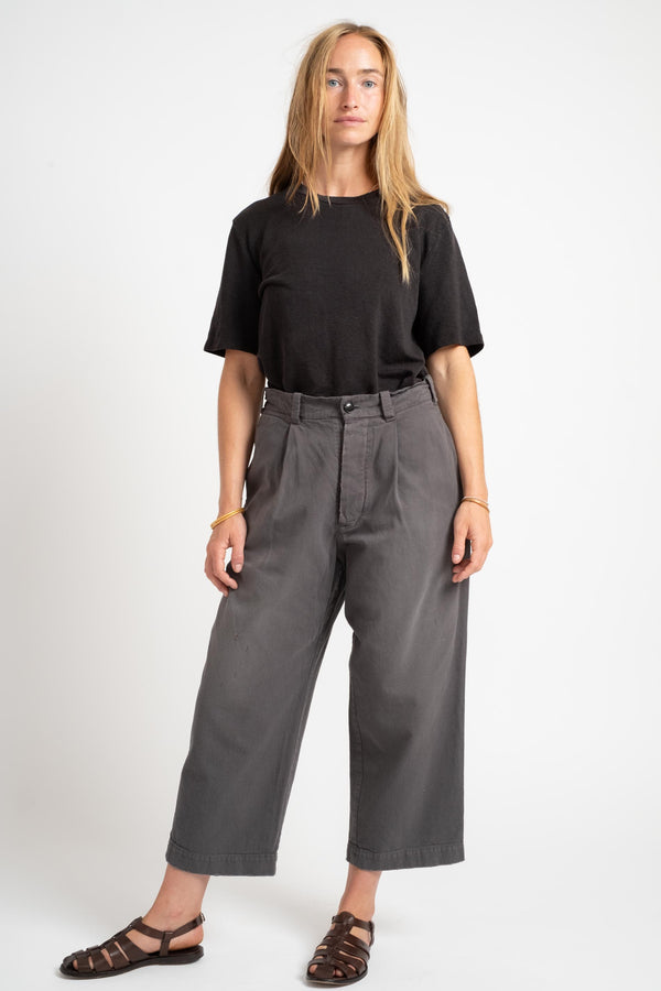 Straight Tuck Pants in Sumi Grey