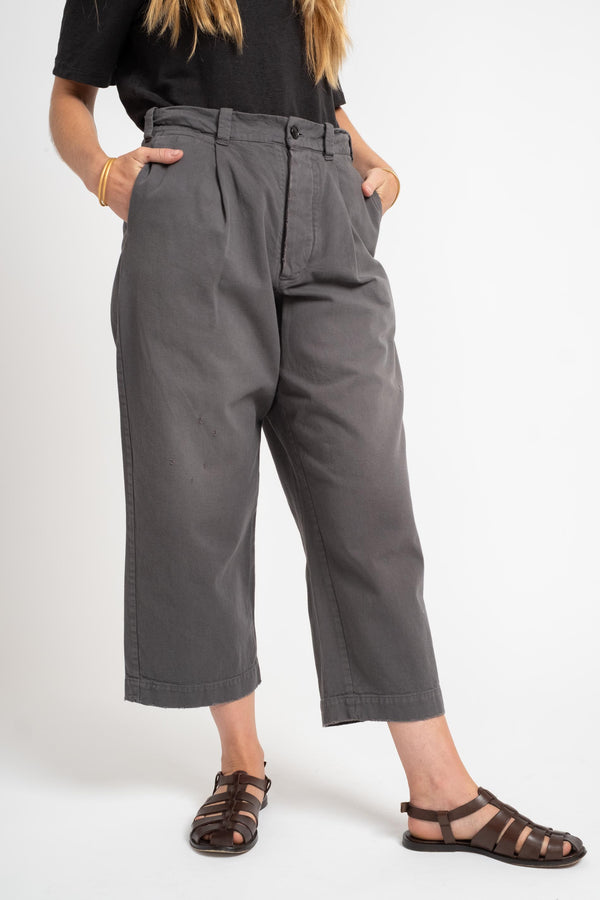 Straight Tuck Pants in Sumi Grey