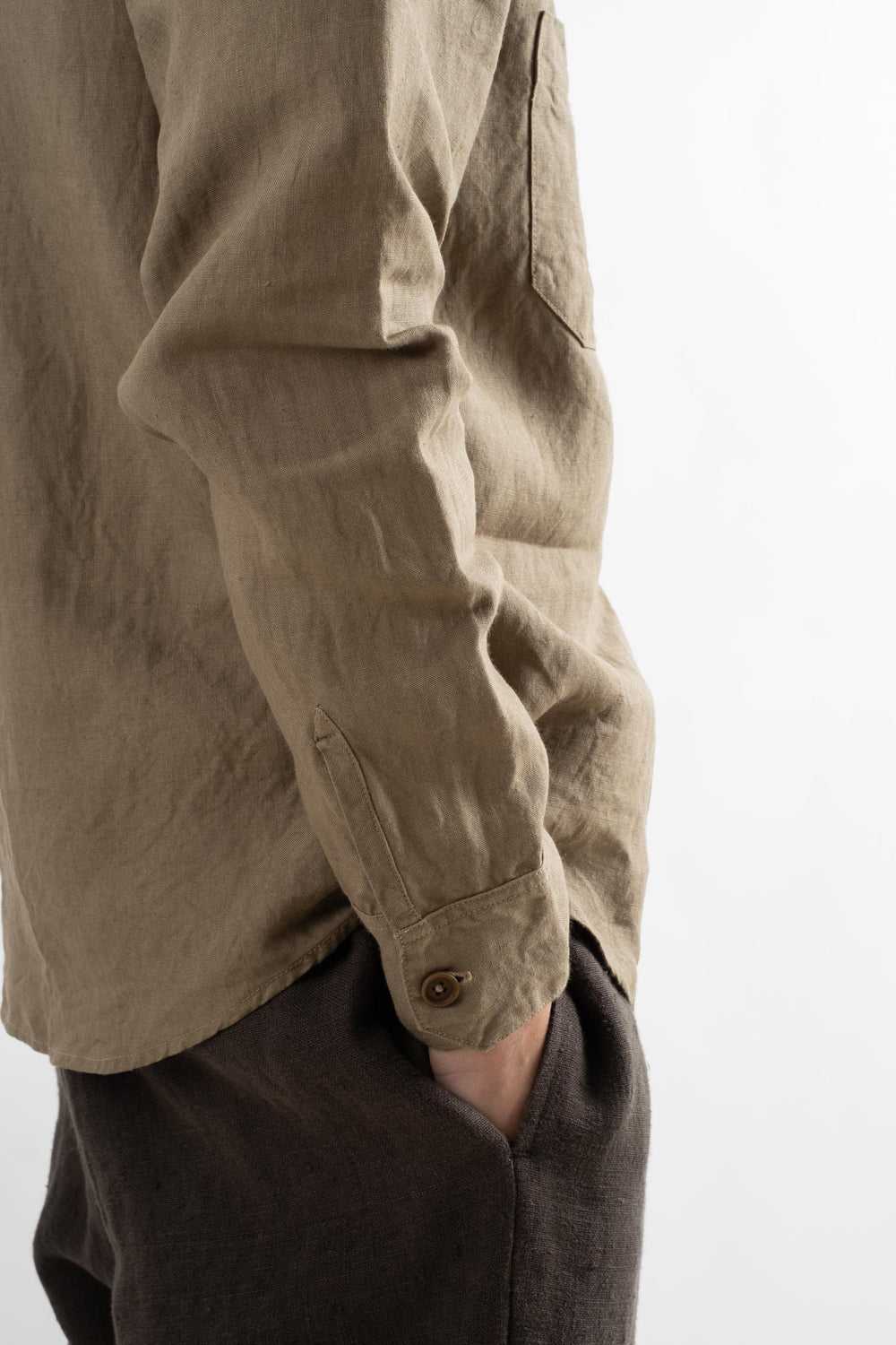 Two Pocket Shirt In Dark Beige Tumbled Linen