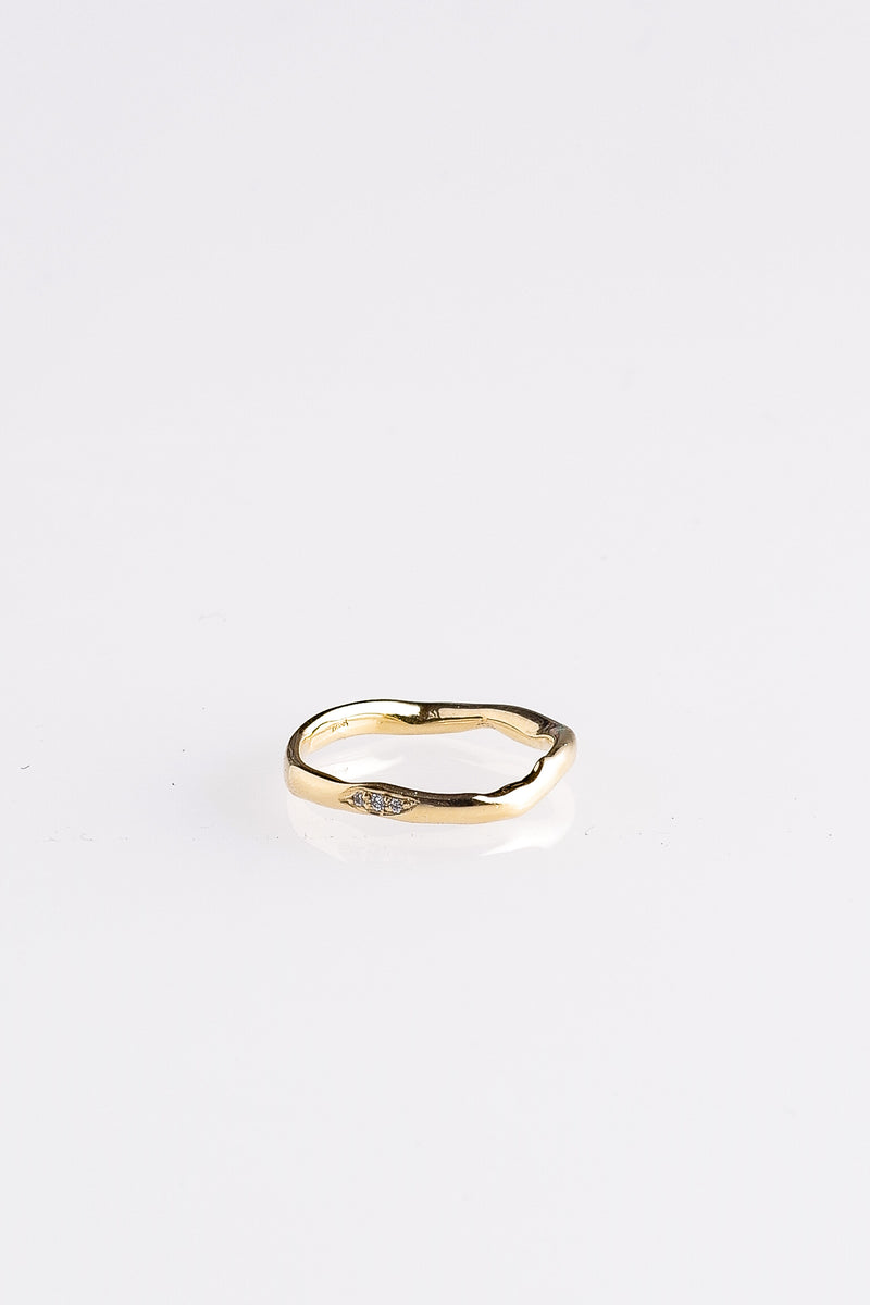 DIAMOND THICK WAVY BAND IN GOLD