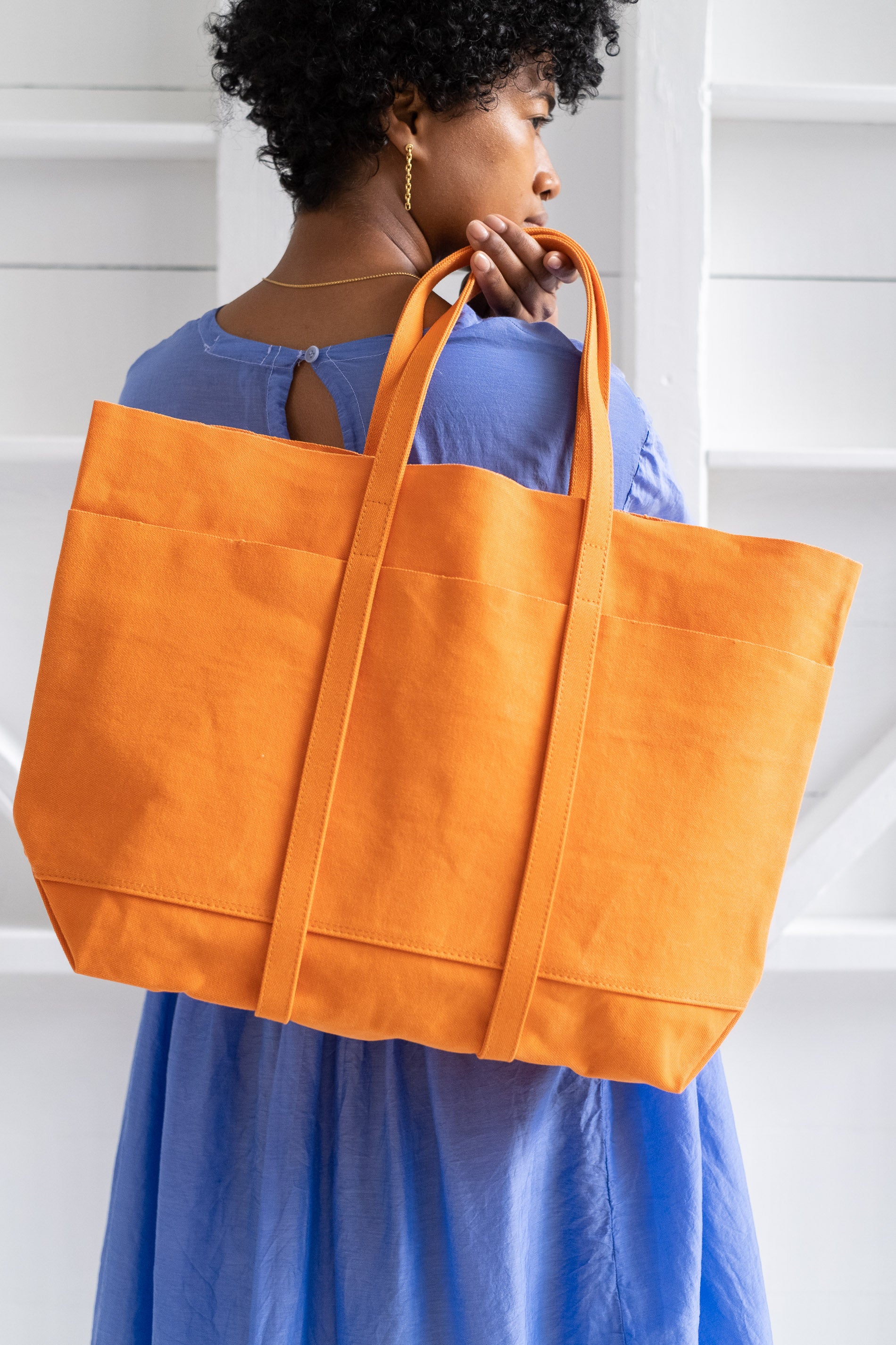 Amiacalva MEDIUM 6 POCKET TOTE IN ORANGE RELIQUARY