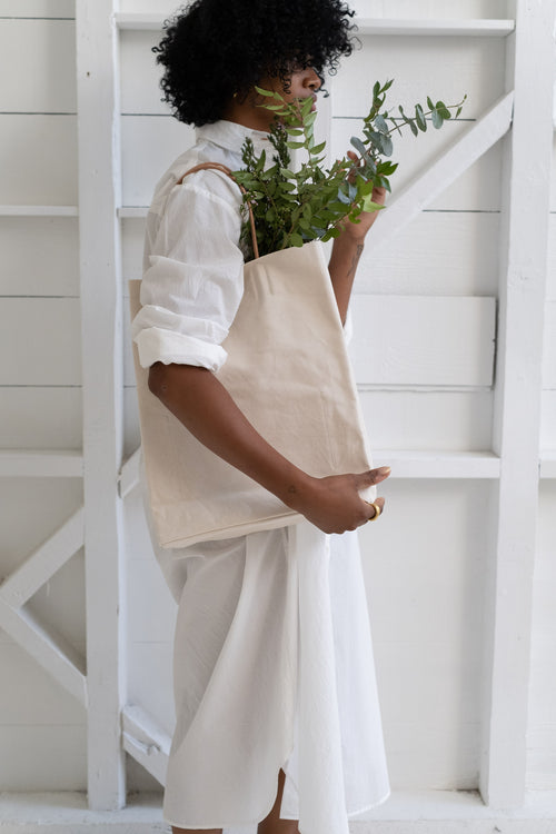 TALL PAPER BAG TOTE IN WHITE