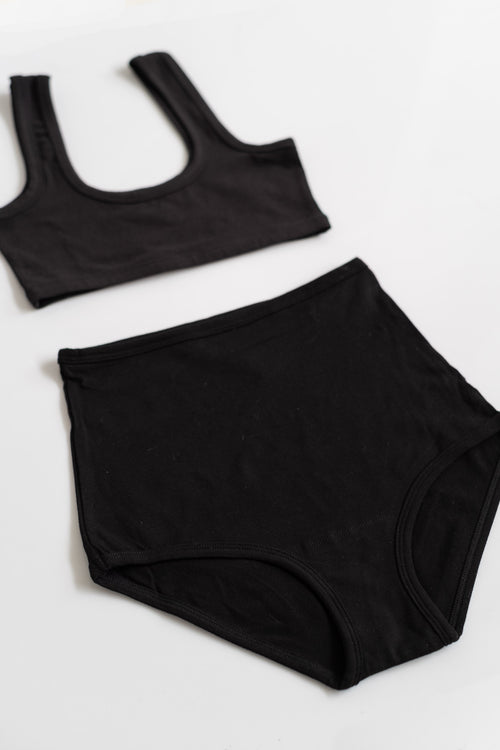 HIGH-RISE UNDIES IN BLACK