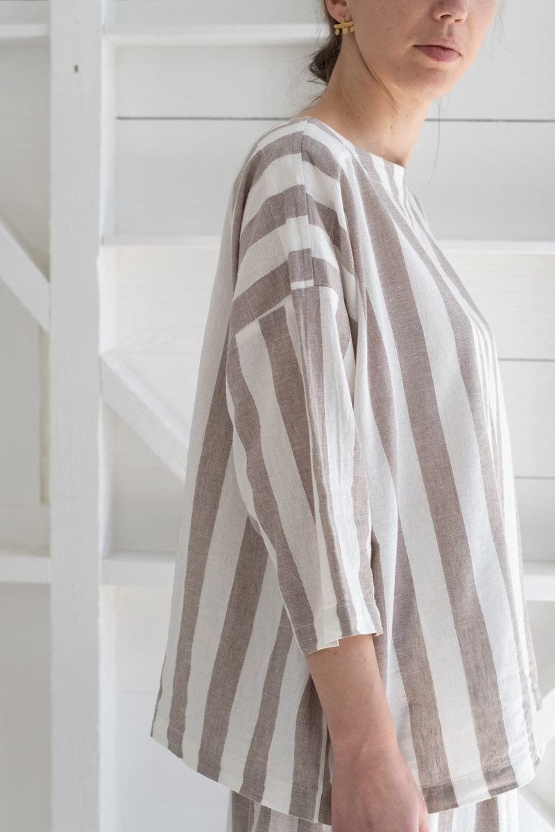 BOAT NECK TOP IN WIDE STRIPE
