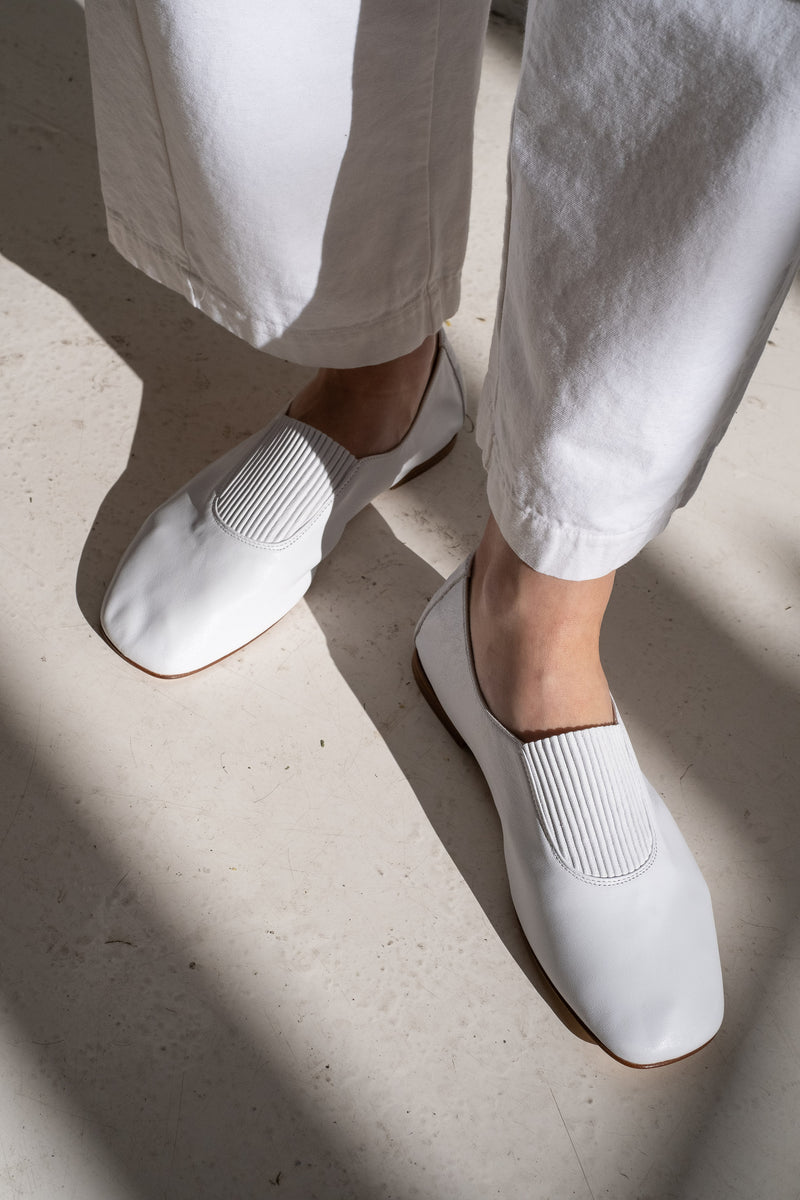 CAOMA IN WHITE