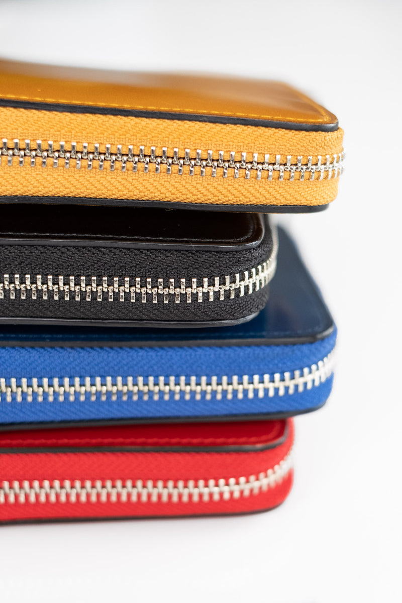 SQUARE ZIP WALLET IN OCHRE