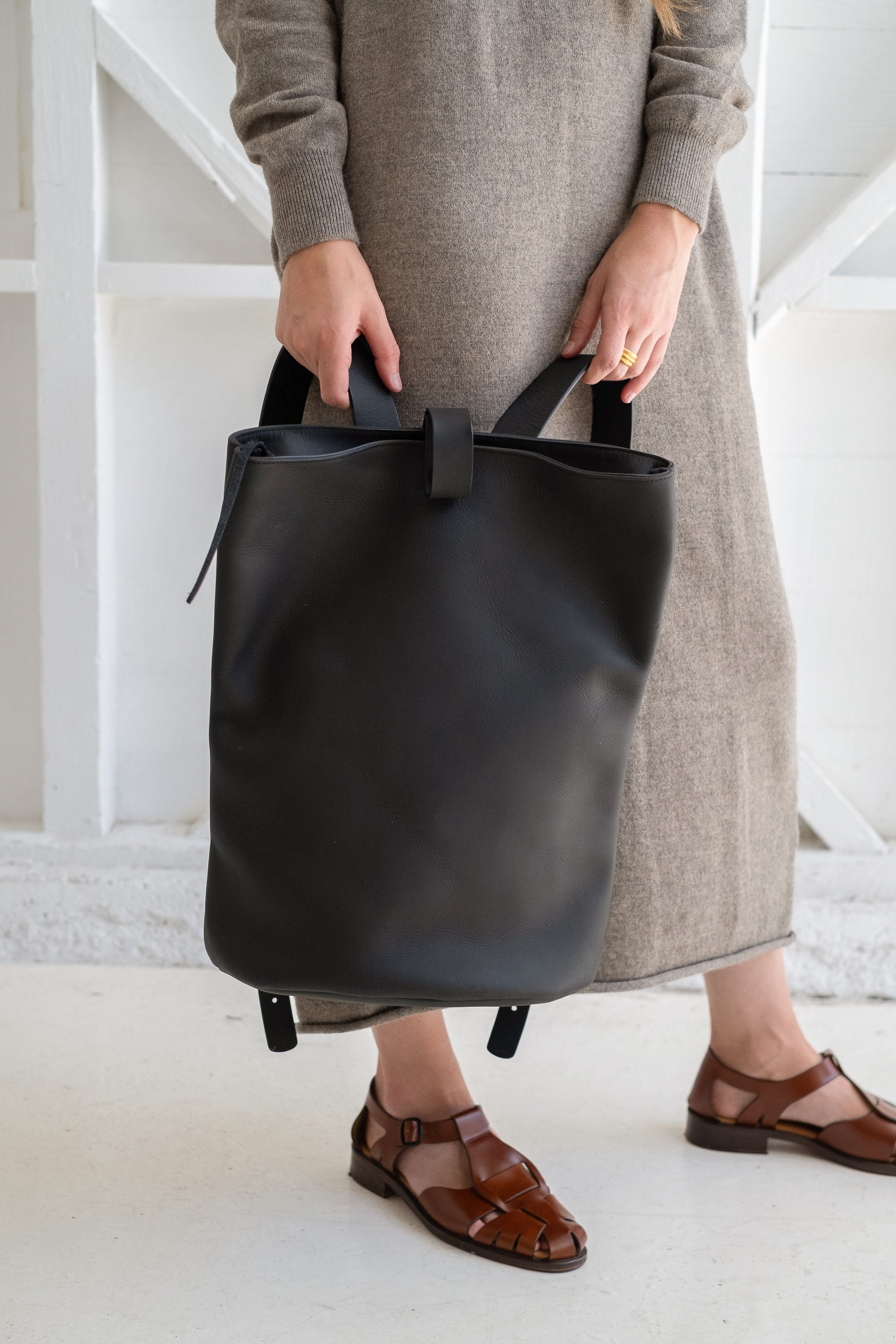 Kika NY | HARVEST BACKPACK 2.0 IN BLACK LEATHER – RELIQUARY