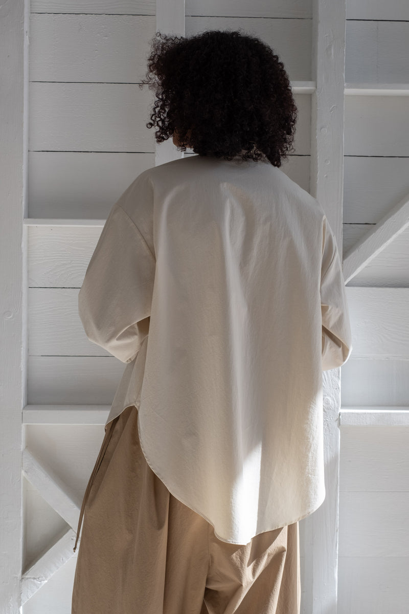 OVERSIZE BUTTON DOWN IN EGGSHELL