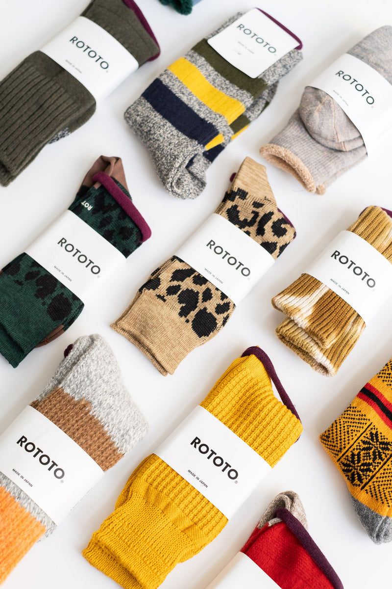 CHUNKY RIBBED TIE DYE CREW SOCKS IN BROWN/BEIGE