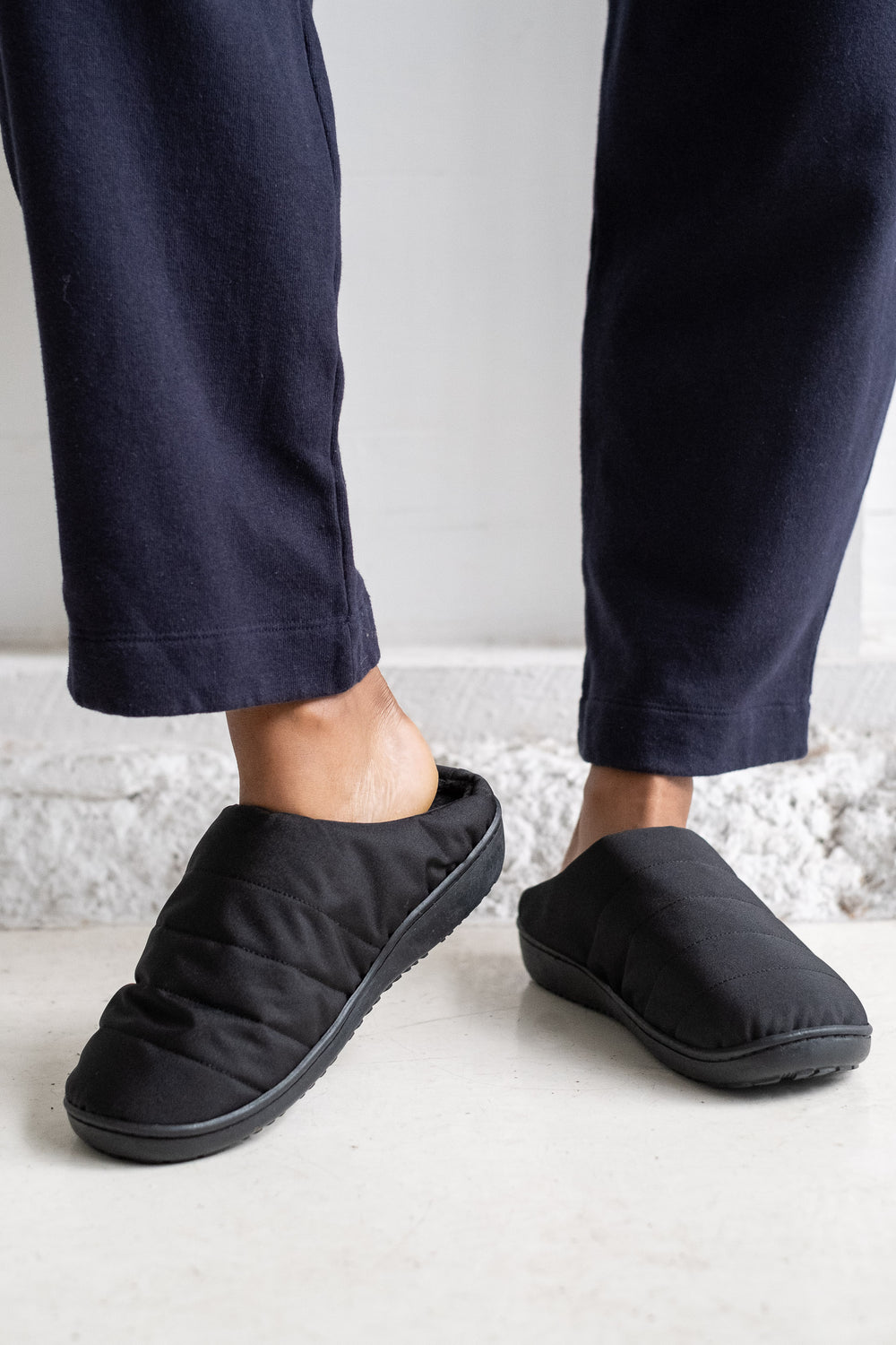 Nannen Outdoor Slipper In Black