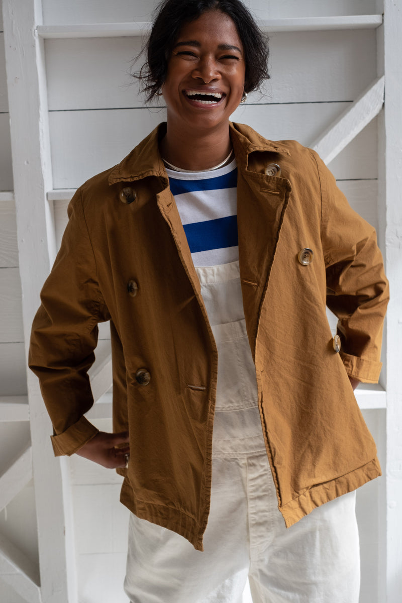 DOUBLE BUTTON SHORT COAT IN BROWN