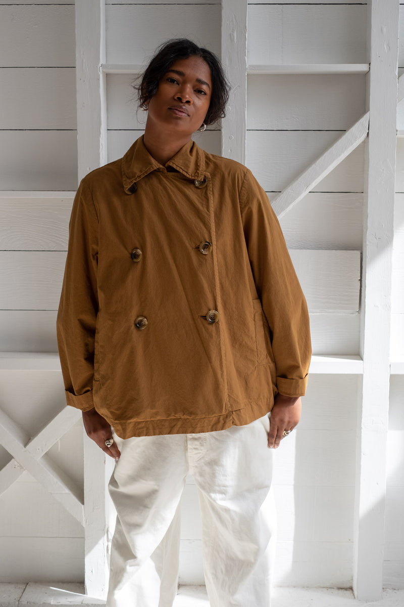 DOUBLE BUTTON SHORT COAT IN BROWN