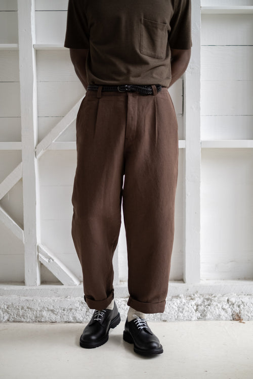 SINGLE PLEAT PANT IN BROWN YARN DYED COTTON/LINEN TWILL